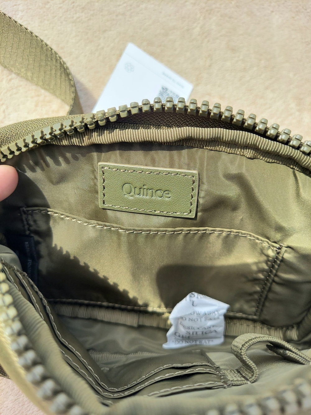 Quince Olive Green Neoprene Crossbody Bag NWT Travel Feminine Vacation Prepy - Picture 6 of 7